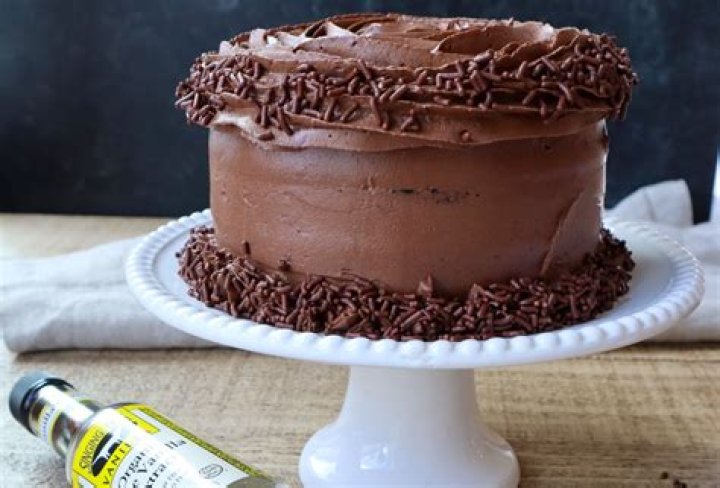 Are hamsters allowed chocolate cake?