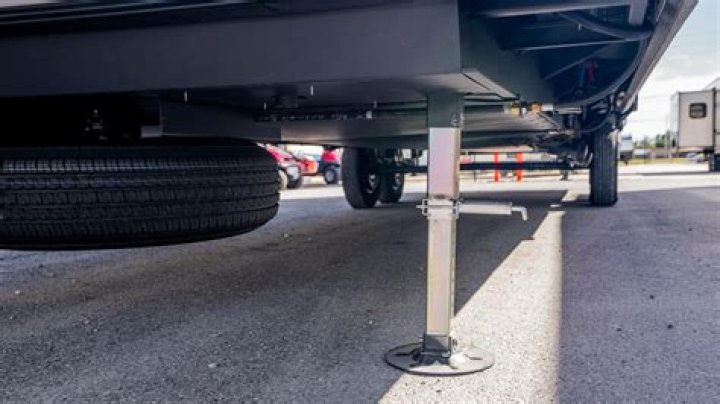 Do any travel trailers have auto leveling?