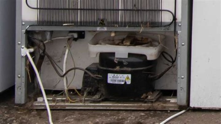 Do refrigerators come with power cords?