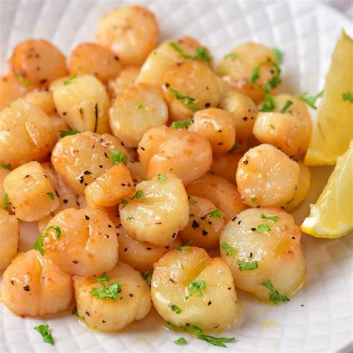 Do scallops cook faster than shrimp?