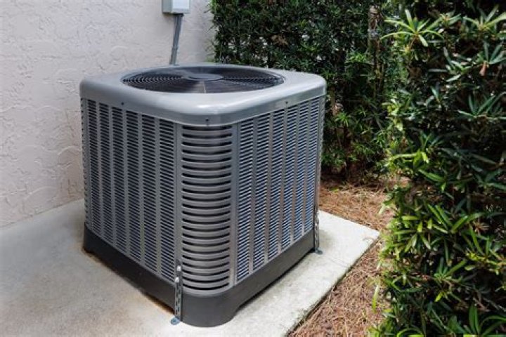 Does RV AC bring in outside air?