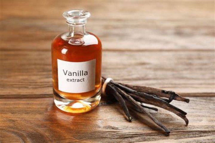 How do I substitute vanilla extract for almond extract?