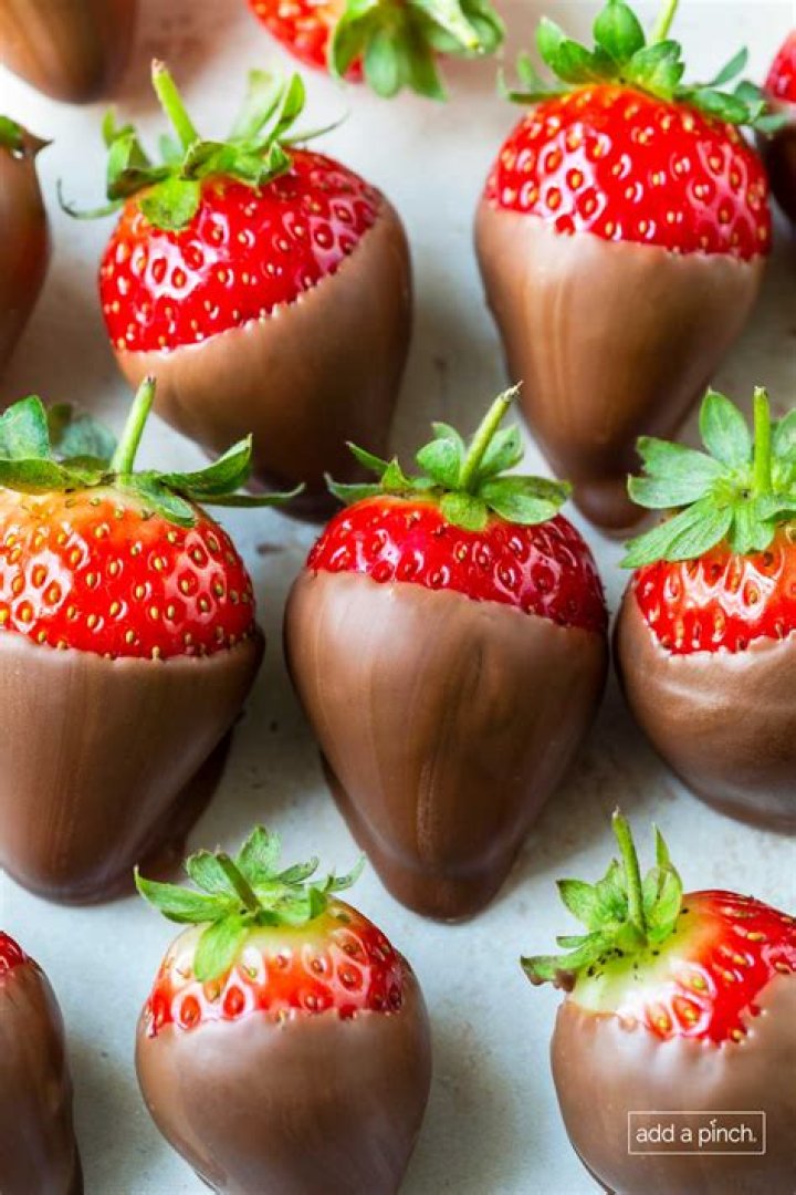 How do you make strawberry mounds?