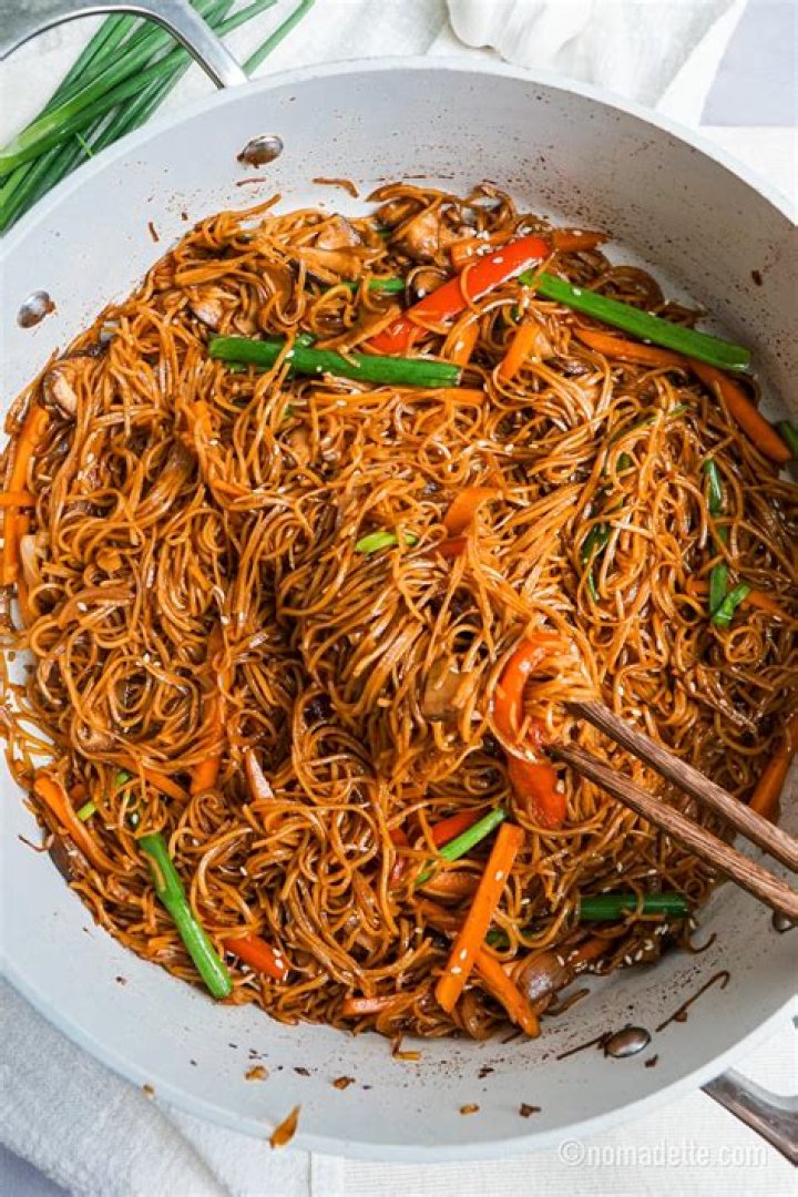 How does chow mein taste?