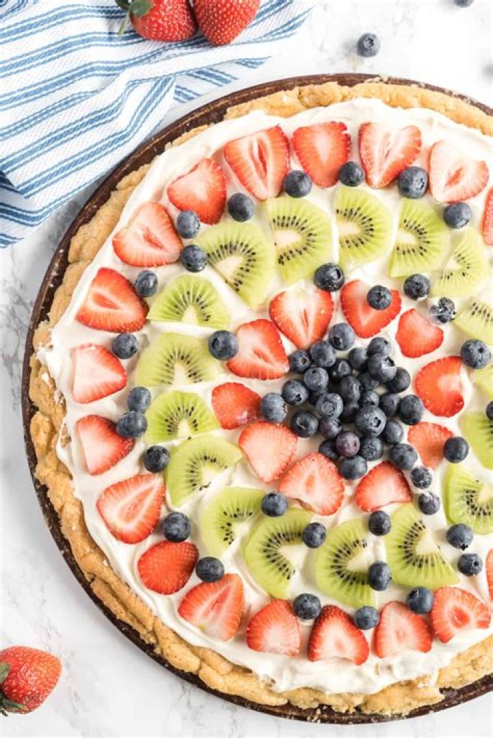 What is fruit pizza made of?